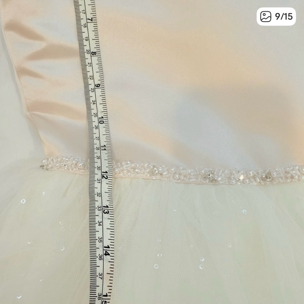 Stunning Joan Calabrese for Mon Cherri Flower Girl Dress in Ivory/Petal size 7 - Picture 9 of 15